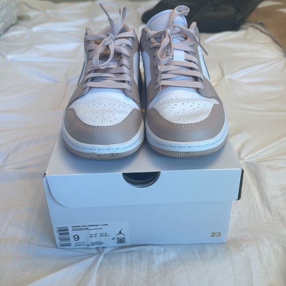 WMNS AIR JORDAN 1 LOW WHITE/light bone, size 9 - Picture 5 of 5
